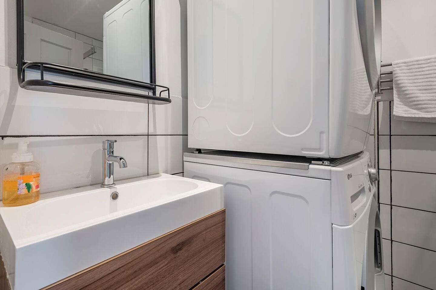 5-Star Prime Location - Bright Condo Montréal Exterior foto